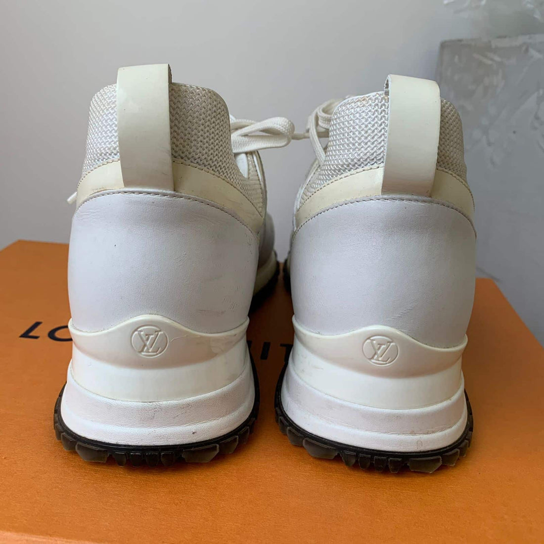 Tênis LOUIS VUITTON Run Away branco [tam 35/36 BR]
