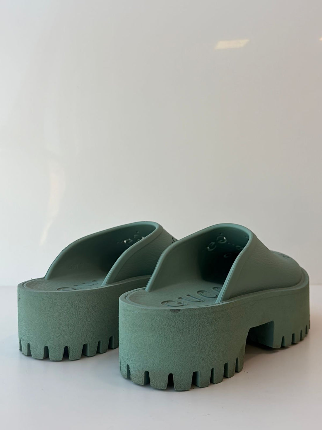 Gucci GG Logo Mules TAM 36BR