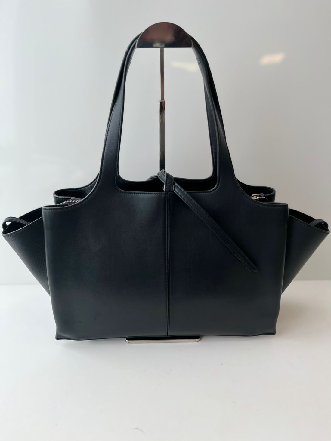 Celine Tri-Fold Média