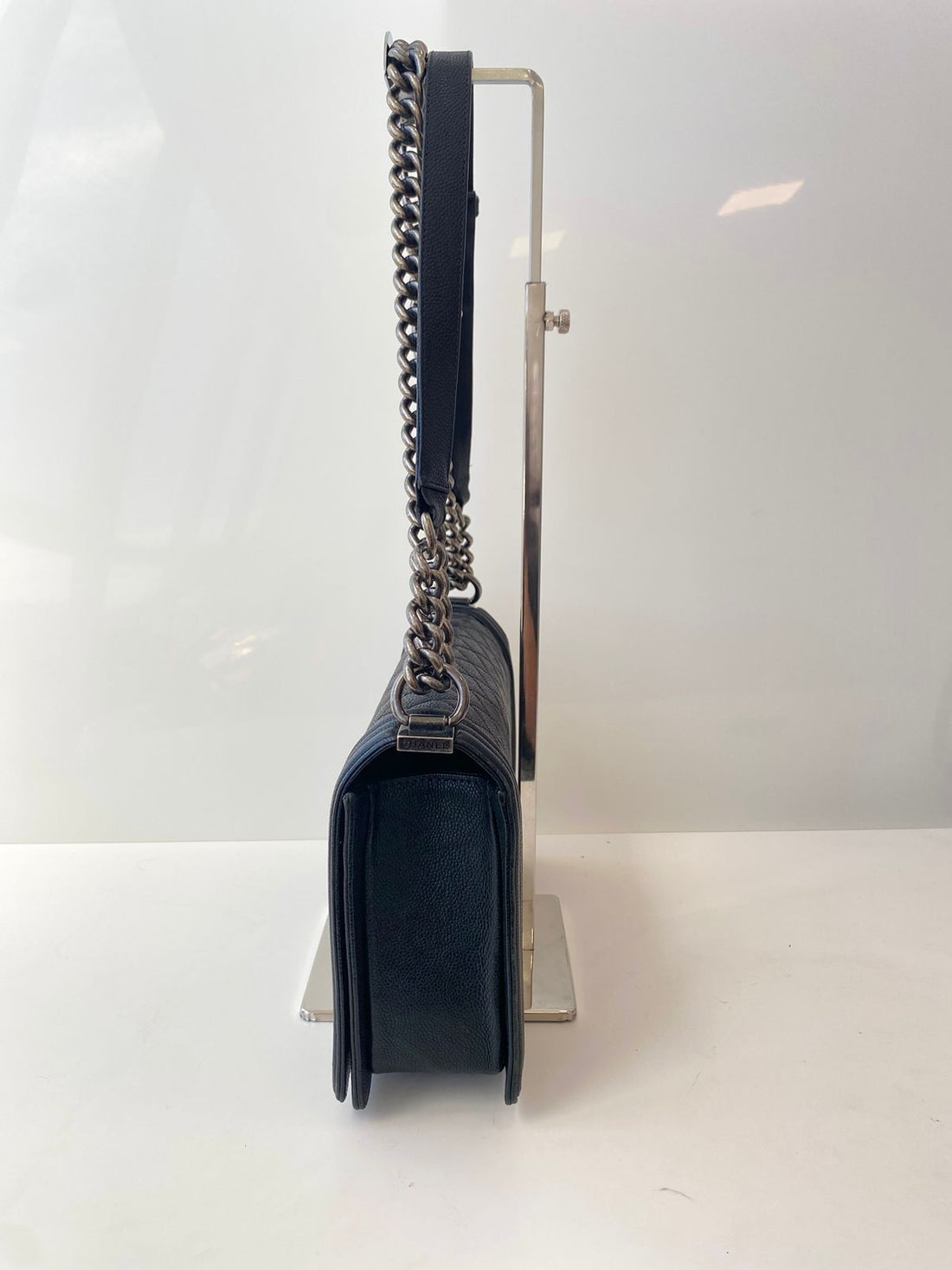 Chanel Boy New Medium Couro Caviar