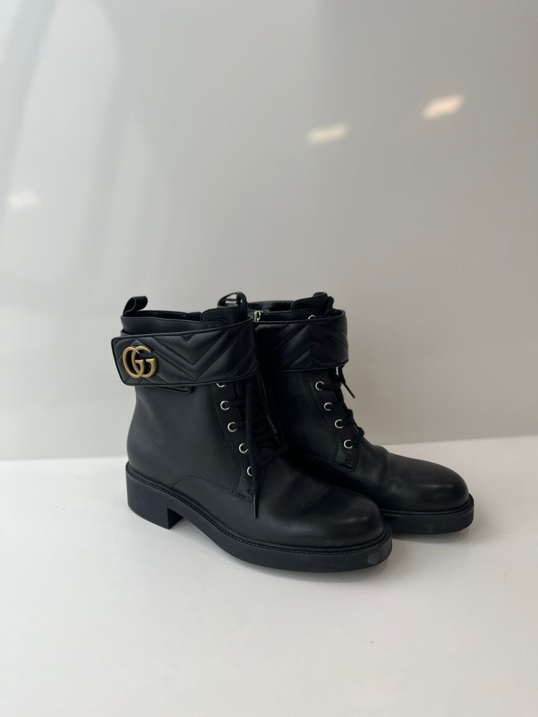 Gucci Ankle boot com placa Double G