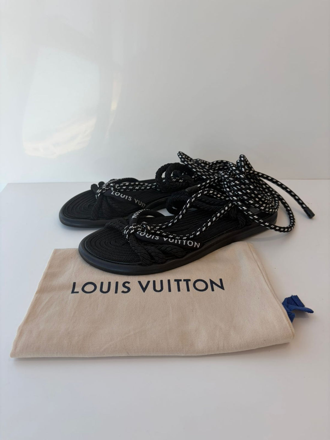 Louis Vuitton Maia Lace-up Logo Flat TAM 36BR
