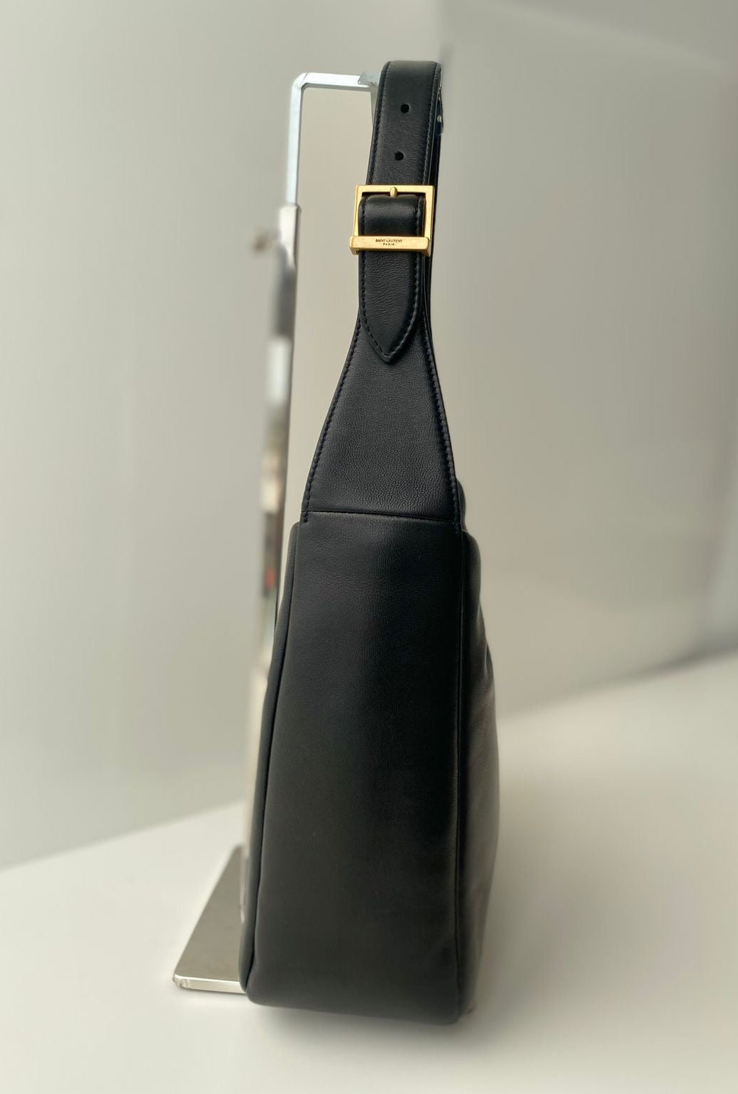 Saint Laurent Le 5 à 7 Supple