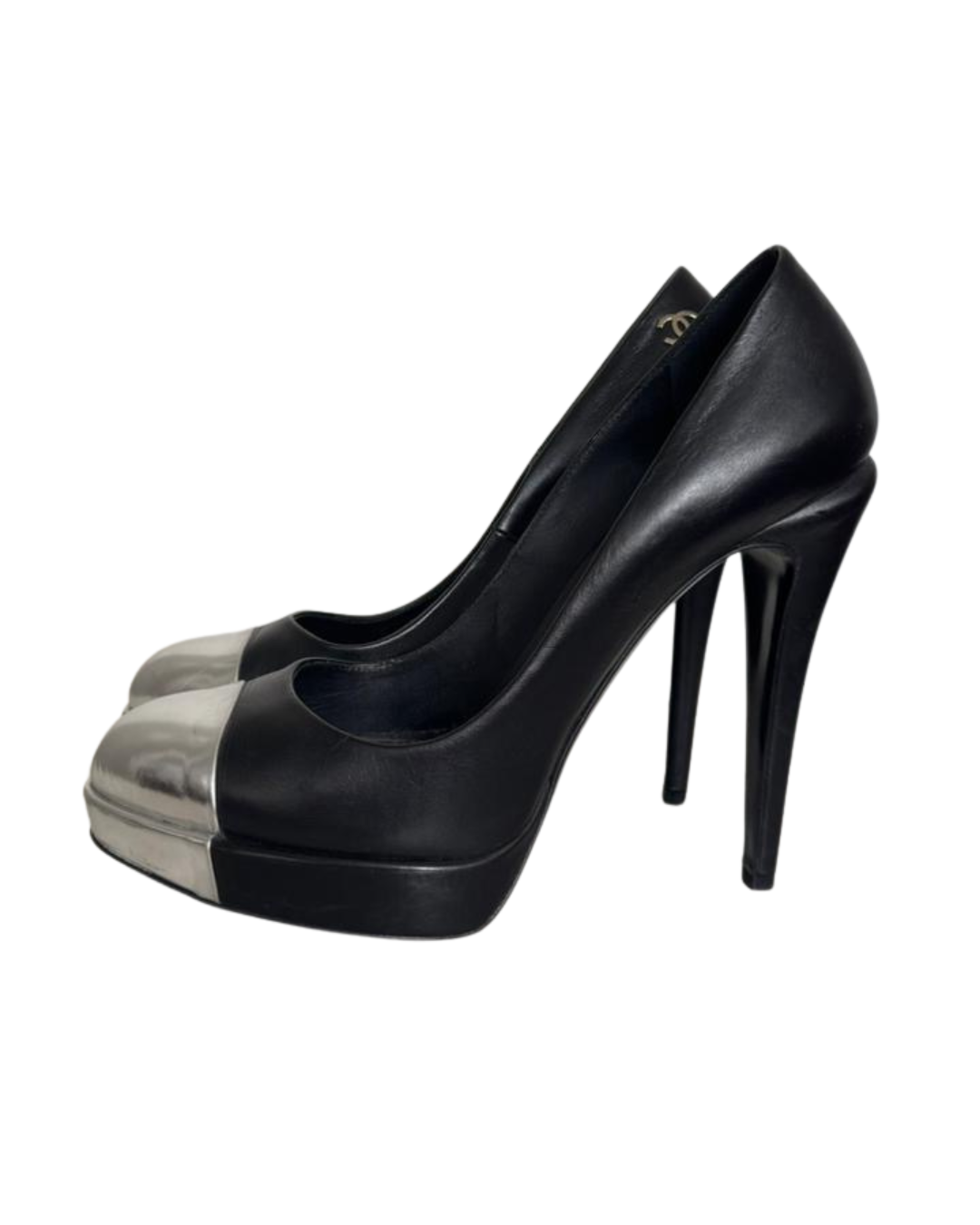 Sandália Chanel com Bico Metalizado