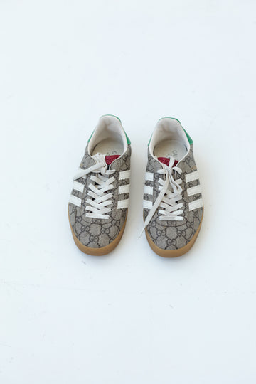 Tênis Gucci x Adidas Gazelle GG Monograma