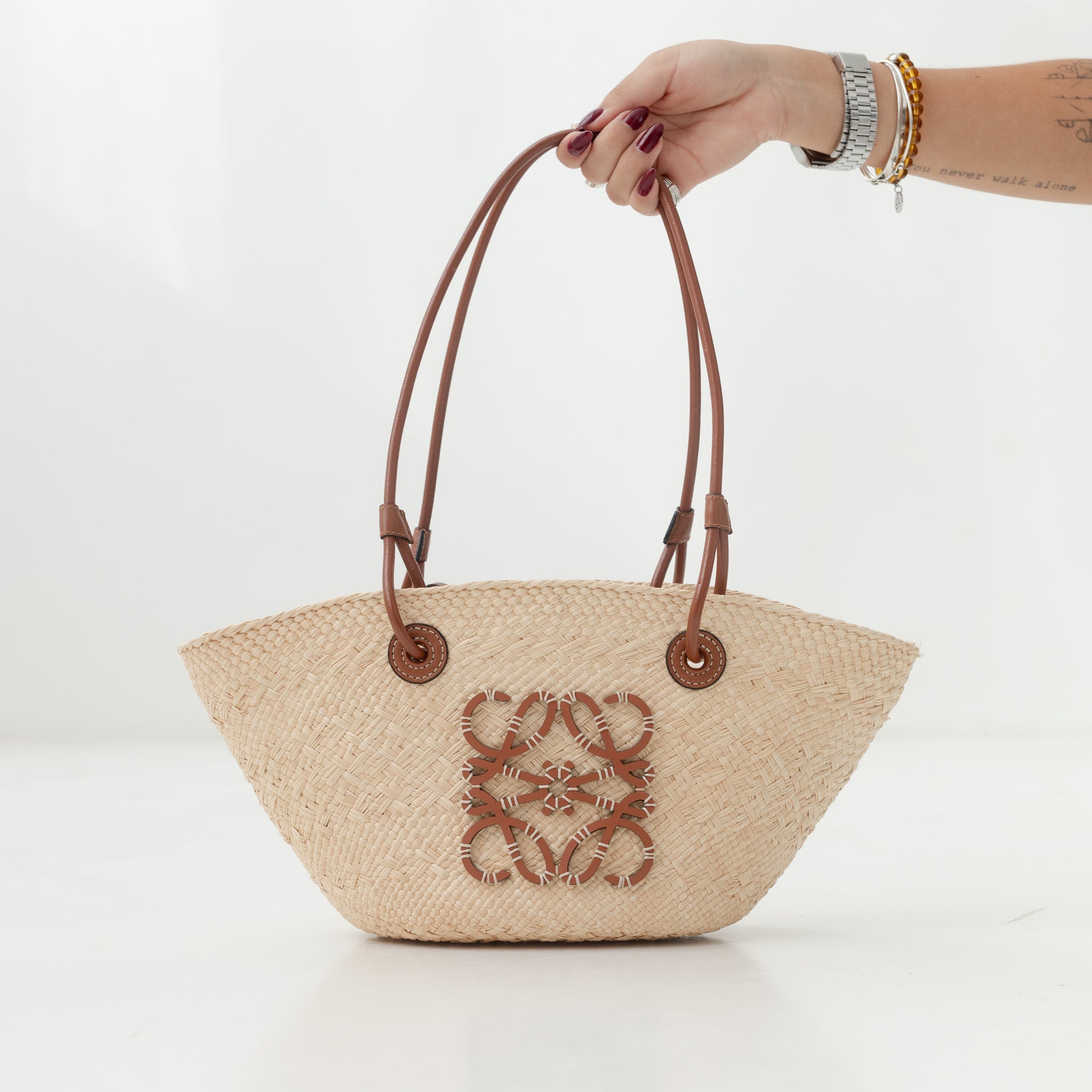 Bolsa Loewe Cesto com Padronagem de Anagrama