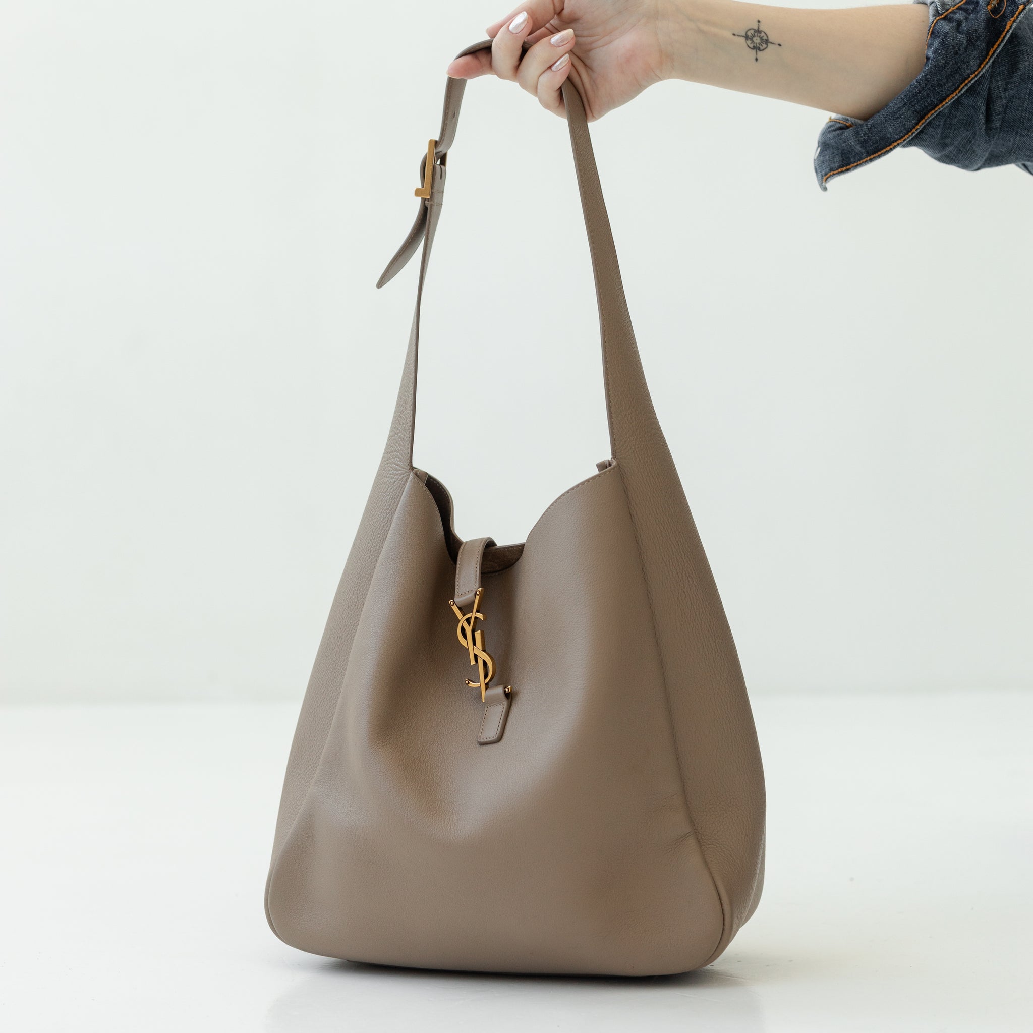 Saint Laurent Le 5 à 7 bag