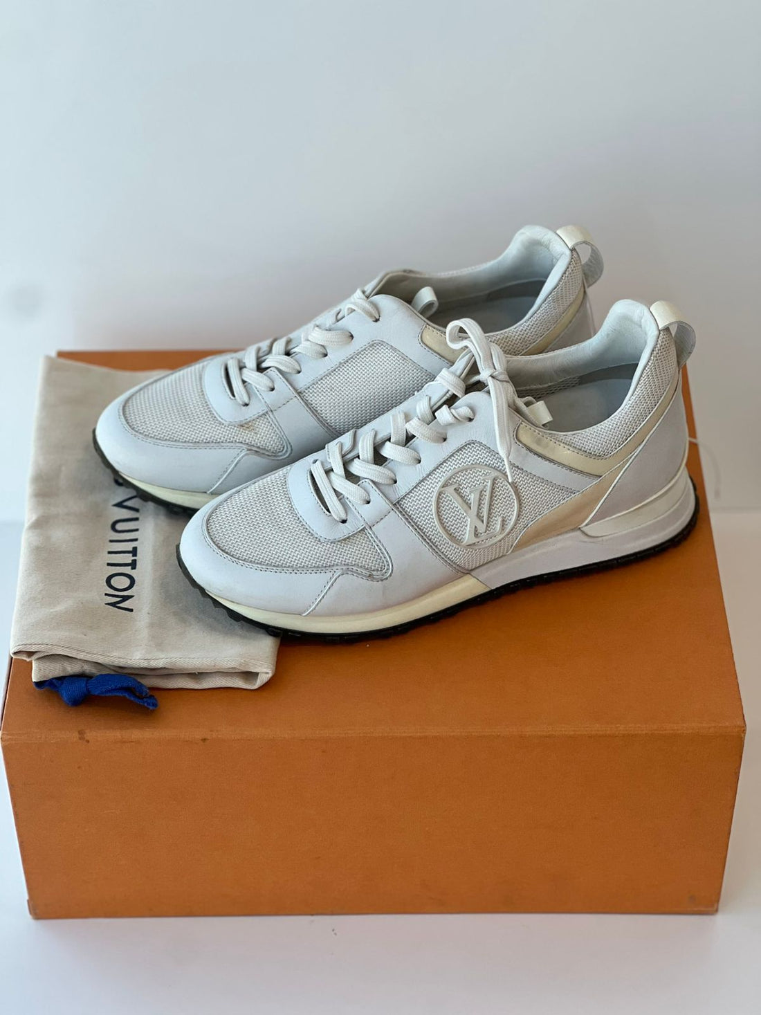Tênis Louis Vuitton Run Away branco TAM 35/36 BR