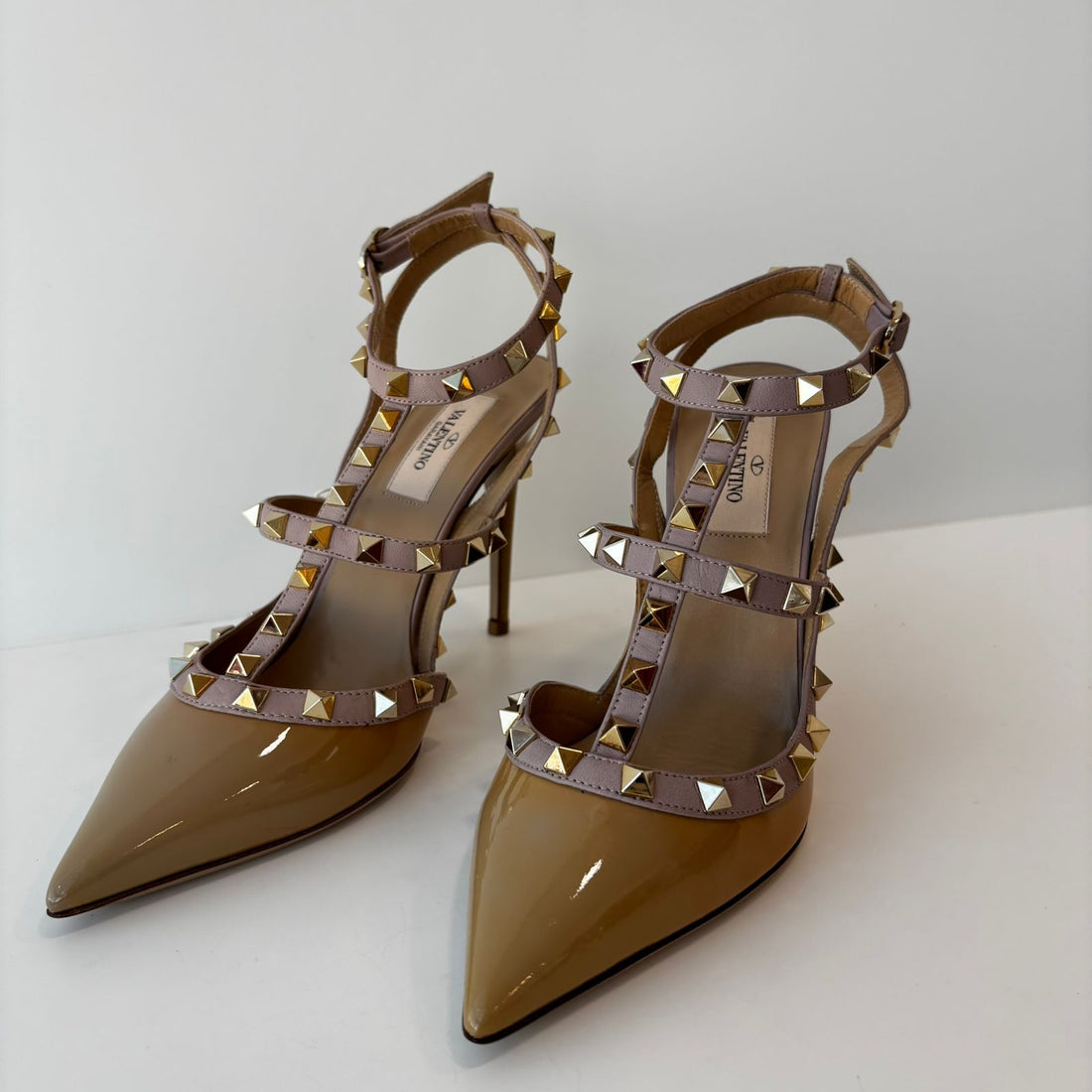 Scarpin Valentino Garavani Rockstud Caged Pump  36 BR