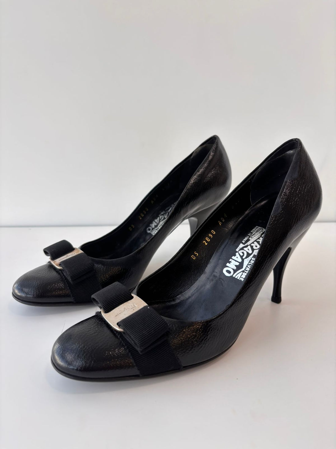 Salvatore Ferragamo Vara Bow Scarpin 37 BR
