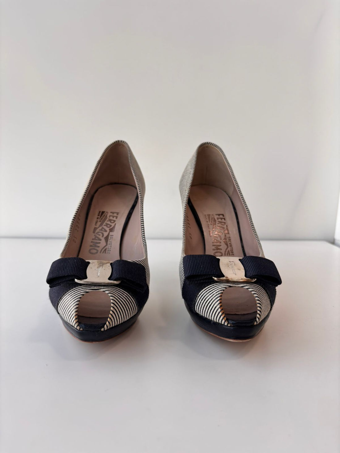 Salvatore Ferragamo Vara Bow Peep-Toe Platform Pump 37 BR