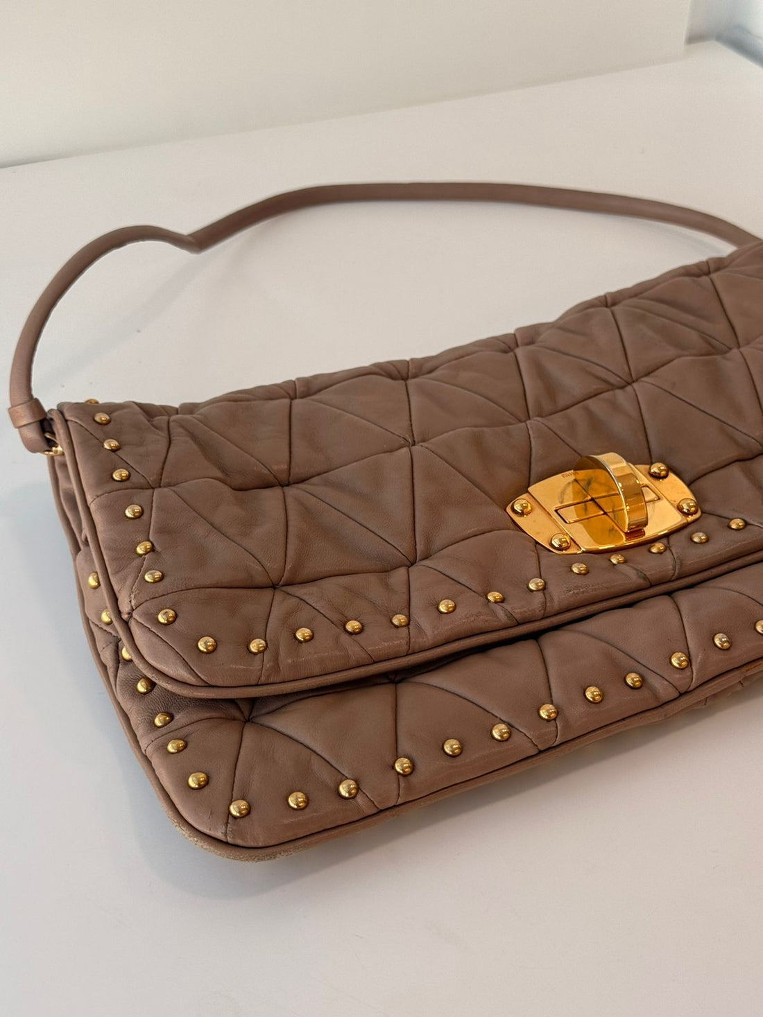 Bolsa Miu Miu Studded Matelasse Nappa Taupe