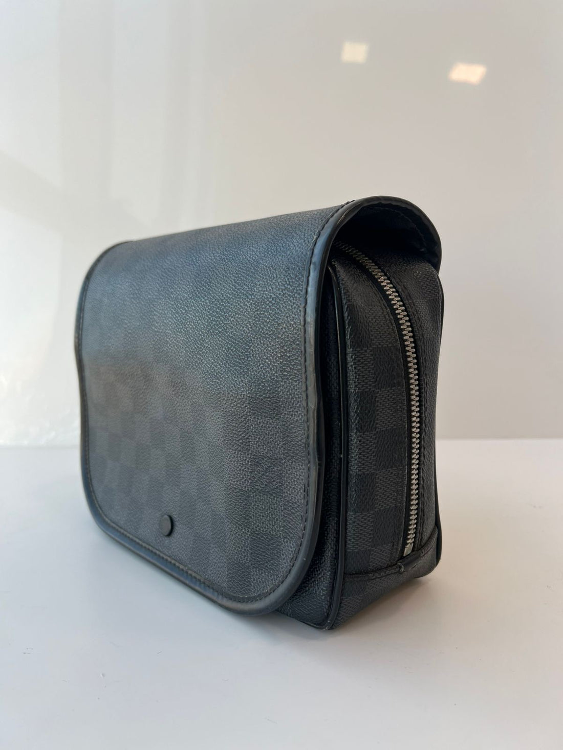 Louis Vuitton Damier Graphite Canvas Hanging Toiletry Kit Pouch